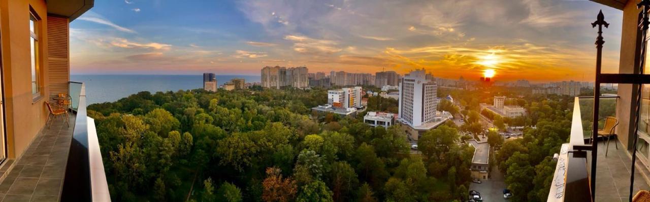 Apart Hotel Greenwood Near Sea 오데사 외부 사진