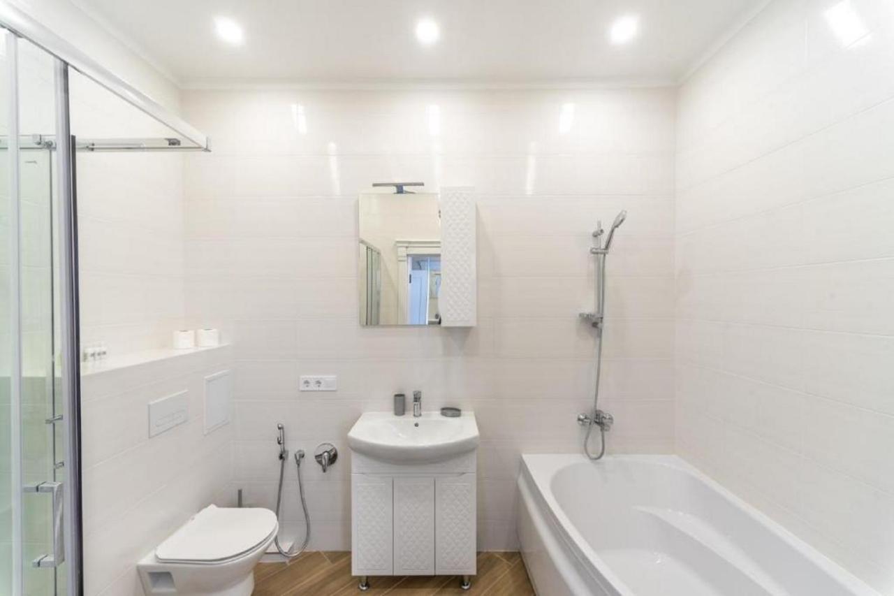 Apart Hotel Greenwood Near Sea 오데사 외부 사진