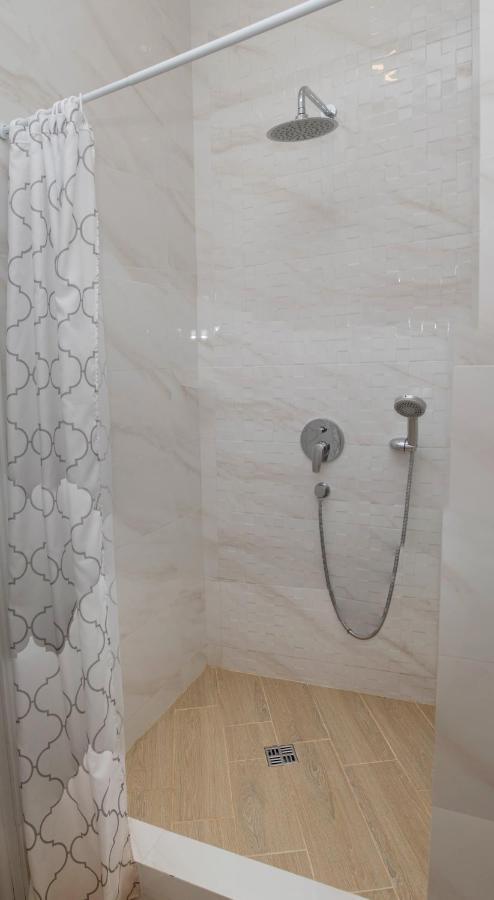 Apart Hotel Greenwood Near Sea 오데사 외부 사진