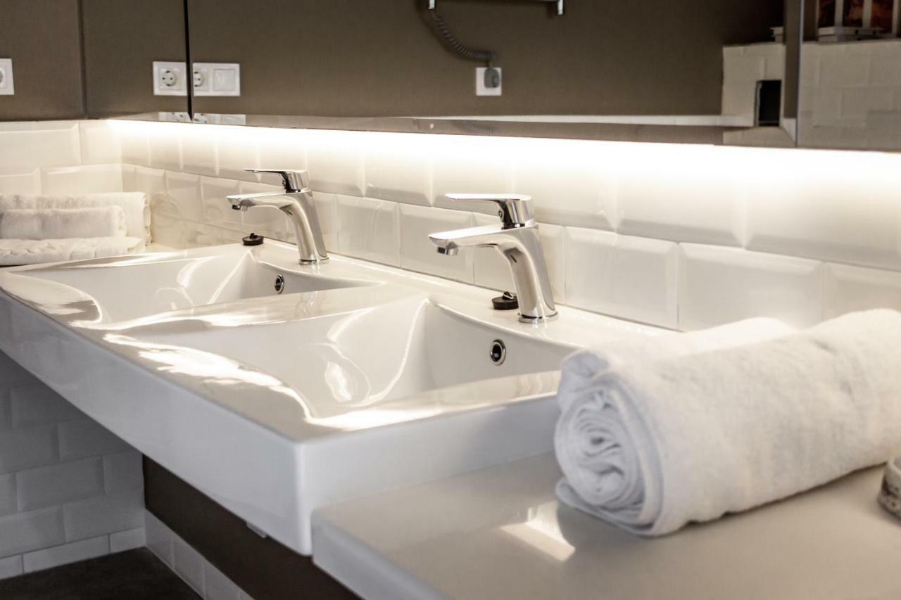 Apart Hotel Greenwood Near Sea 오데사 외부 사진