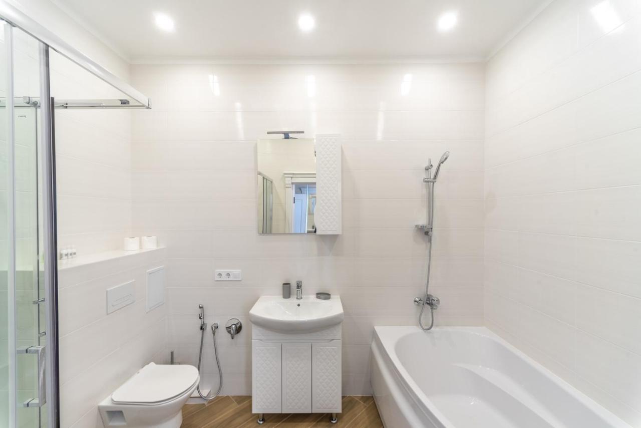 Apart Hotel Greenwood Near Sea 오데사 외부 사진